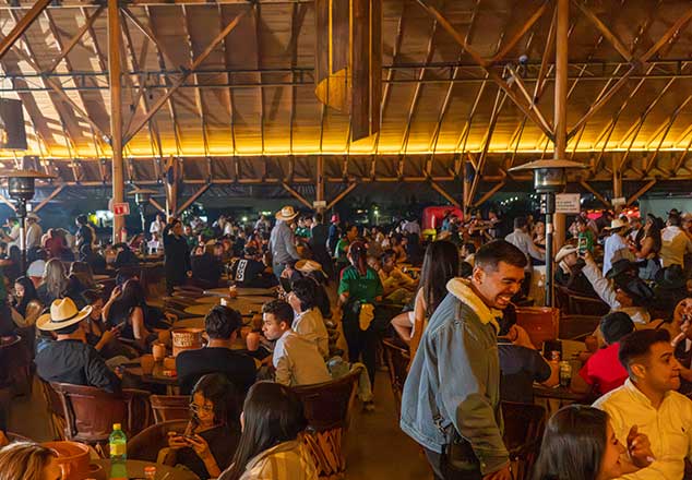 Fiesta Cantaritos de tequila preparados al momento en El Corazón Tequilero